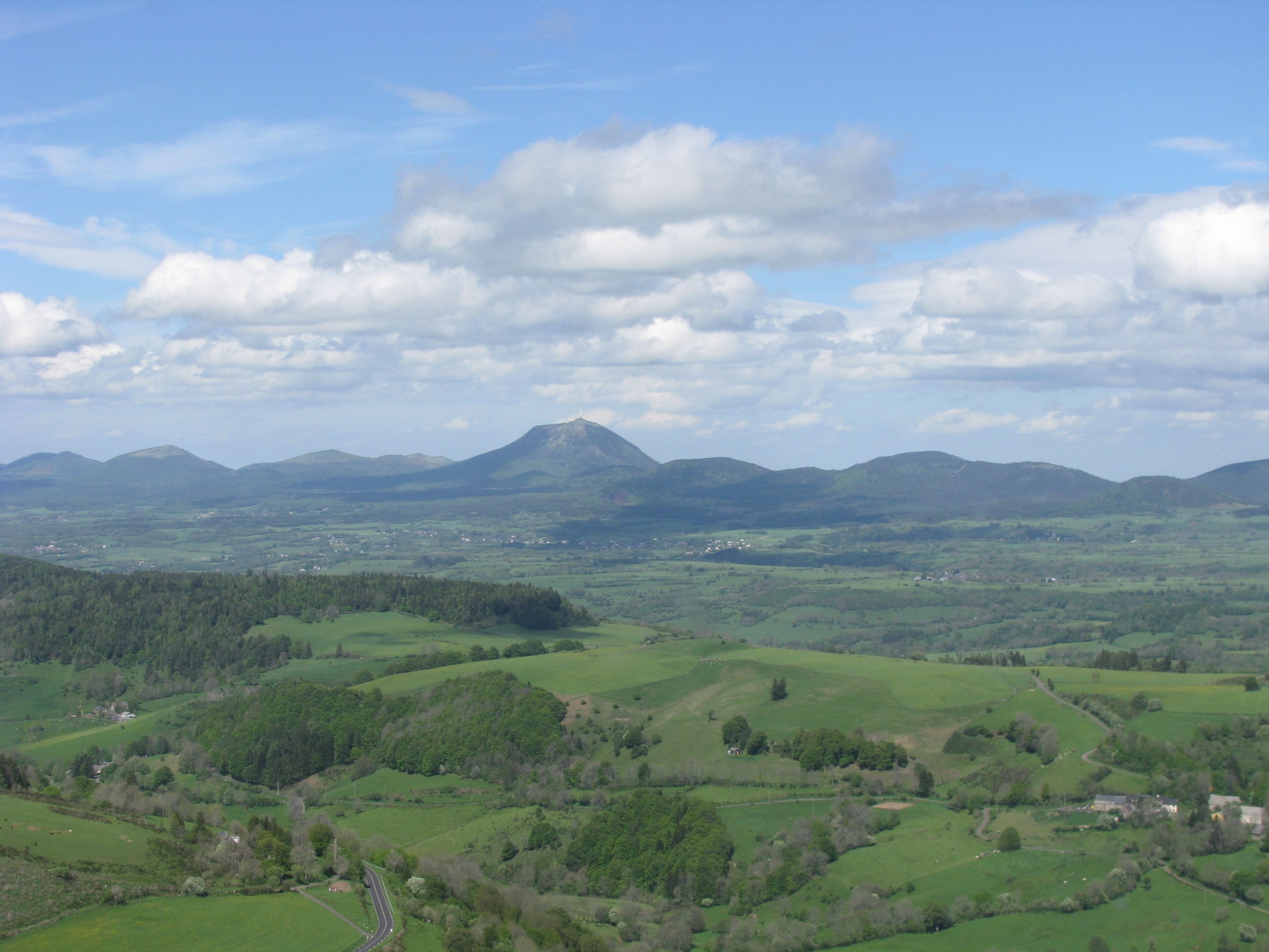 Chaine des Puys avec Puy de Dôme